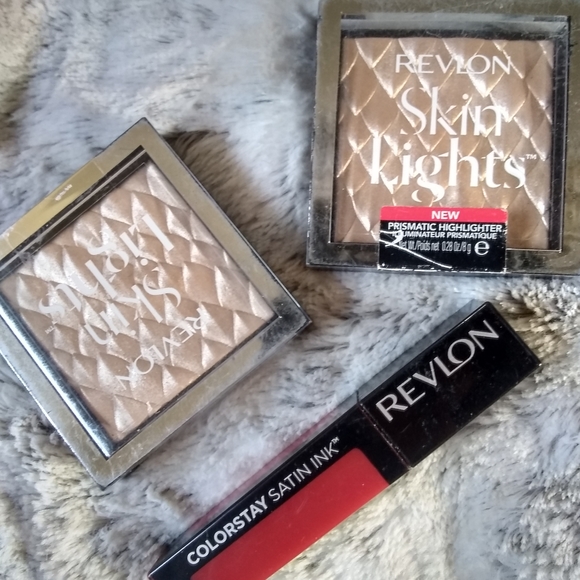 🆓FREE🎁 WHEN PURCHASE ANY 2 TEMS Revlon Highlights and Lipstick - Picture 2 of 16